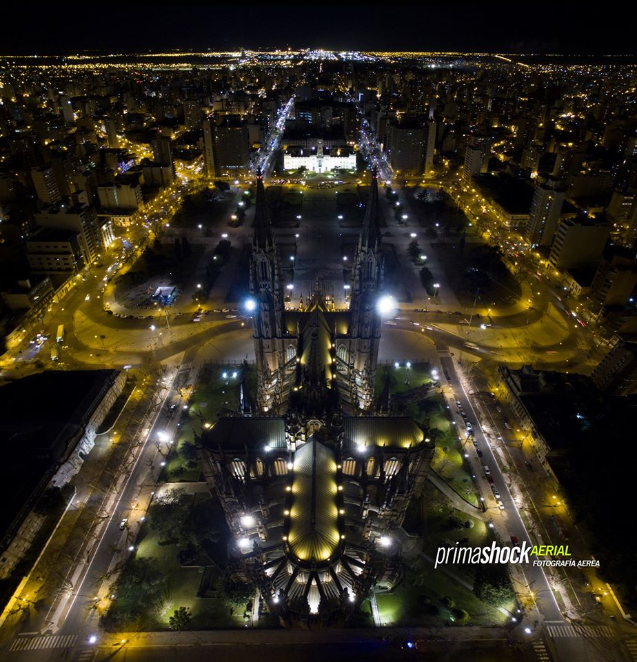 Plaza Moreno y Catedral_nocturna_Primashock Aerial